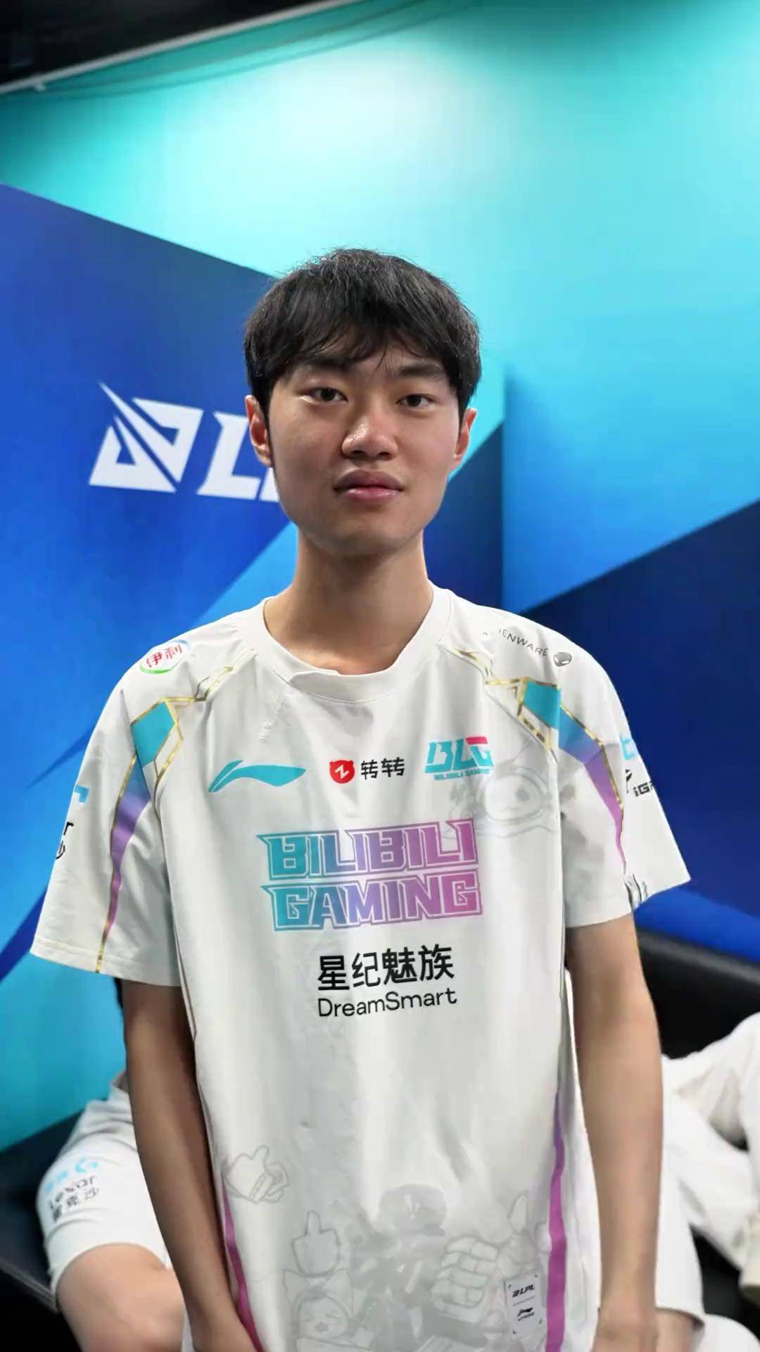 开云体育入口-FNC绝杀EDG，Knight极限生还后反打峡谷大战淘汰赛，锁定晋级资格