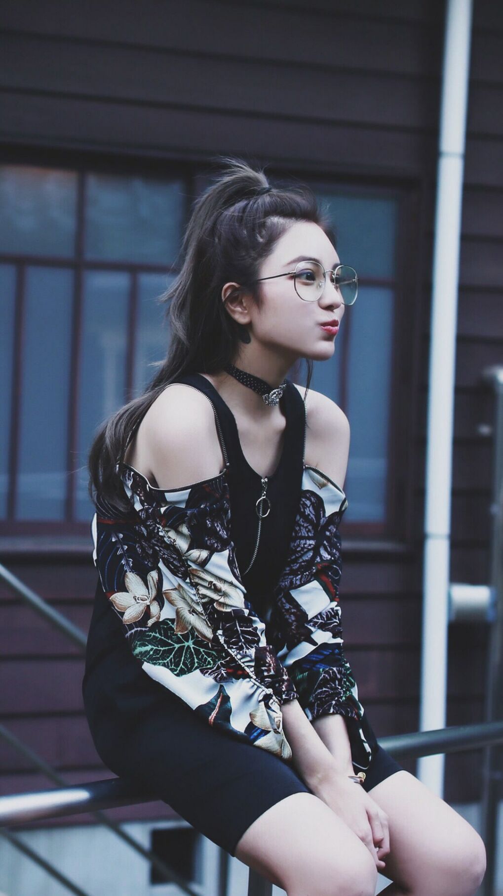 篮球跨界F1？新疆队加时鏖战公牛，约基奇竟在赛车场接管比赛！体育界的魔幻周末