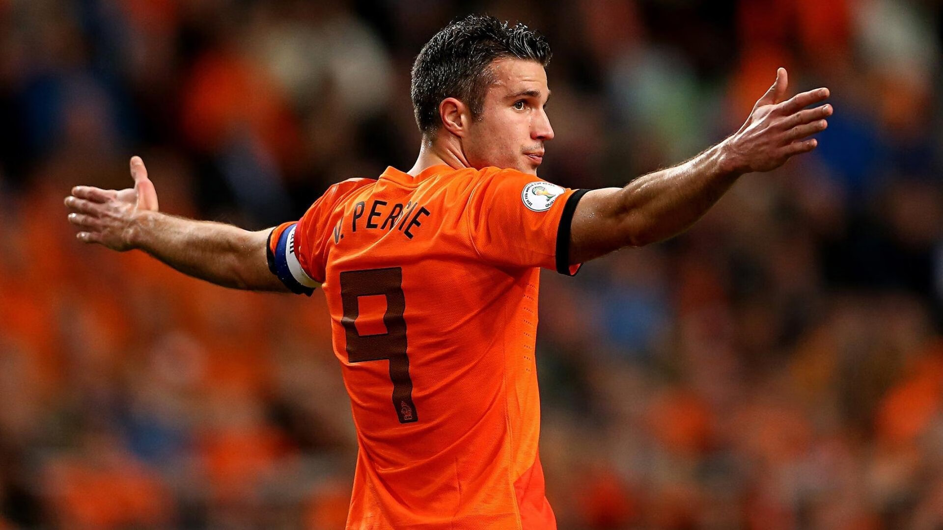 开云体育app-双线战场的英雄叙事，从勇士绝杀广厦到武切维奇的世界之战